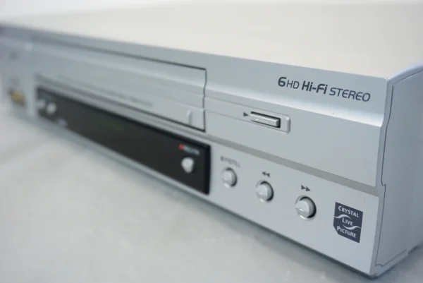 LG LV4981 VHS 6-Head HiFi Stereo Videorecorder + TDK Videocassettes & SCART Converter