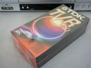 LG LV4981 VHS 6-Head HiFi Stereo Videorecorder + TDK Videocassettes & SCART Converter