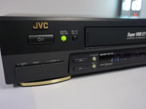 JVC HR-S7711 – Super VHS HiFi Stereo Videorecorder + 2x New TDK 240 Cassettes – PAL