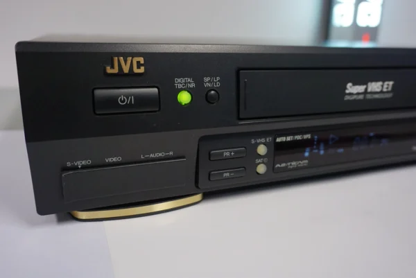 JVC HR-S7711 – Super VHS HiFi Stereo Videorecorder + 2x New TDK 240 Cassettes – PAL