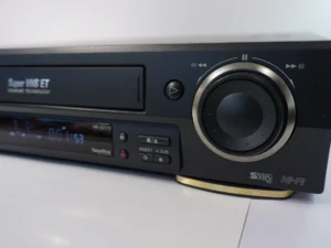 JVC HR-S7711 – Super VHS HiFi Stereo Videorecorder + 2x New TDK 240 Cassettes – PAL