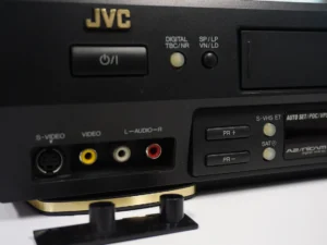 JVC HR-S7711 – Super VHS HiFi Stereo Videorecorder + 2x New TDK 240 Cassettes – PAL