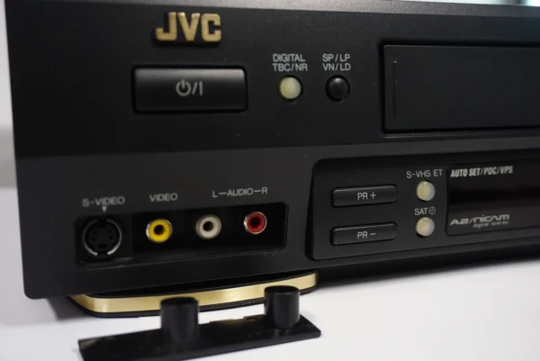 JVC HR-S7711 – Super VHS HiFi Stereo Videorecorder + 2x New TDK 240 Cassettes – PAL