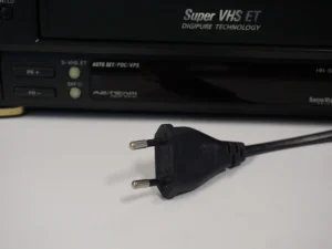 JVC HR-S7711 – Super VHS HiFi Stereo Videorecorder + 2x New TDK 240 Cassettes – PAL
