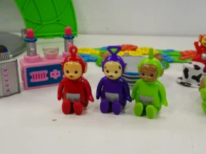 Tomy 2003 Teletubbies Home Hill House w/ Figures Po TinkyWinky Dipsy -incomplete