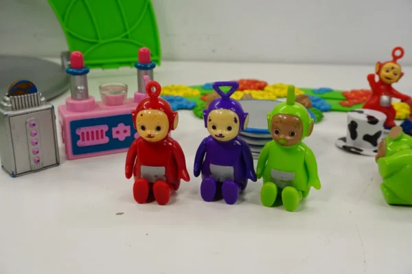 Tomy 2003 Teletubbies Home Hill House w/ Figures Po TinkyWinky Dipsy -incomplete