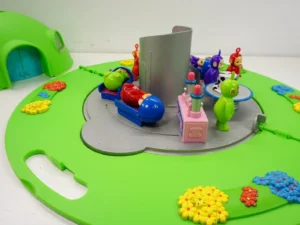 Tomy 2003 Teletubbies Home Hill House w/ Figures Po TinkyWinky Dipsy -incomplete