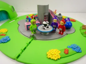 Tomy 2003 Teletubbies Home Hill House w/ Figures Po TinkyWinky Dipsy -incomplete