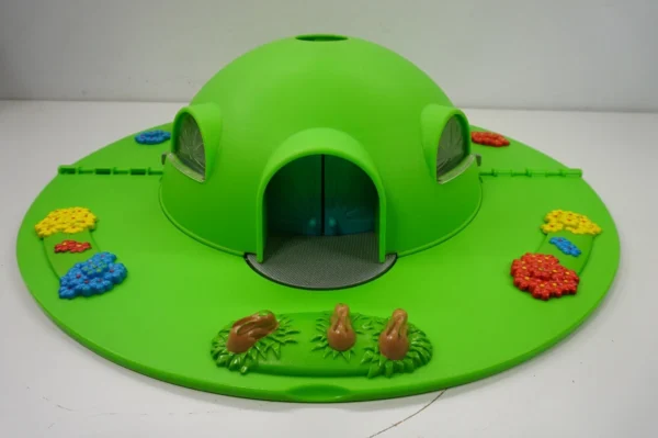 Tomy 2003 Teletubbies Home Hill House w/ Figures Po TinkyWinky Dipsy -incomplete