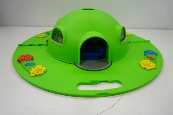 Tomy 2003 Teletubbies Home Hill House w/ Figures Po TinkyWinky Dipsy -incomplete