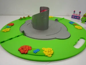 Tomy 2003 Teletubbies Home Hill House w/ Figures Po TinkyWinky Dipsy -incomplete