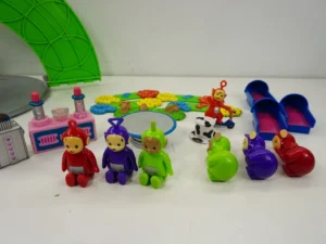 Tomy 2003 Teletubbies Home Hill House w/ Figures Po TinkyWinky Dipsy -incomplete