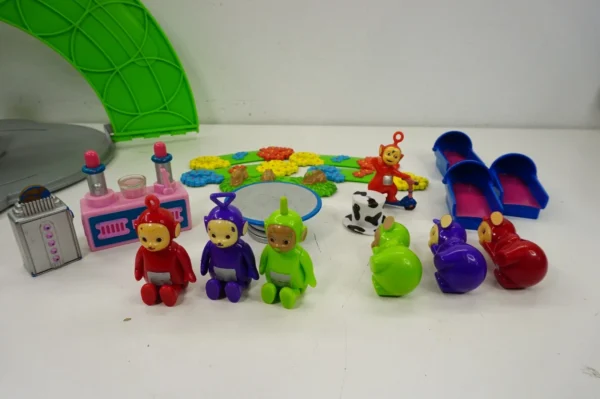 Tomy 2003 Teletubbies Home Hill House w/ Figures Po TinkyWinky Dipsy -incomplete