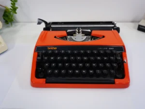 Vintage Brother Deluxe 220 Typewriter – QWERTY Layout – Excellent Condition