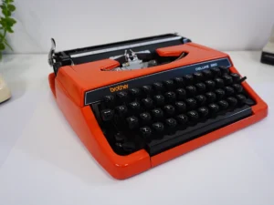 Vintage Brother Deluxe 220 Typewriter – QWERTY Layout – Excellent Condition
