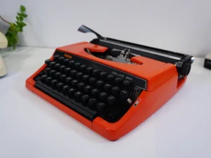 Vintage Brother Deluxe 220 Typewriter – QWERTY Layout – Excellent Condition