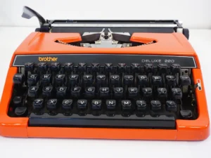 Vintage Brother Deluxe 220 Typewriter – QWERTY Layout – Excellent Condition