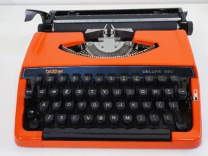 Vintage Brother Deluxe 220 Typewriter – QWERTY Layout – Excellent Condition