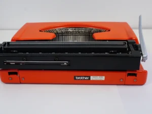 Vintage Brother Deluxe 220 Typewriter – QWERTY Layout – Excellent Condition