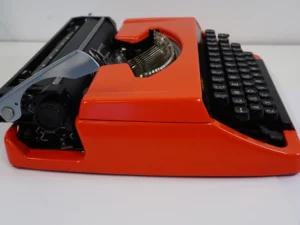 Vintage Brother Deluxe 220 Typewriter – QWERTY Layout – Excellent Condition