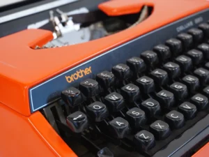 Vintage Brother Deluxe 220 Typewriter – QWERTY Layout – Excellent Condition