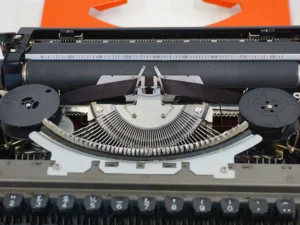 Vintage Brother Deluxe 220 Typewriter – QWERTY Layout – Excellent Condition