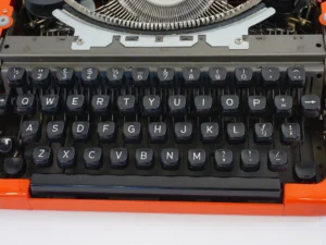 Vintage Brother Deluxe 220 Typewriter – QWERTY Layout – Excellent Condition