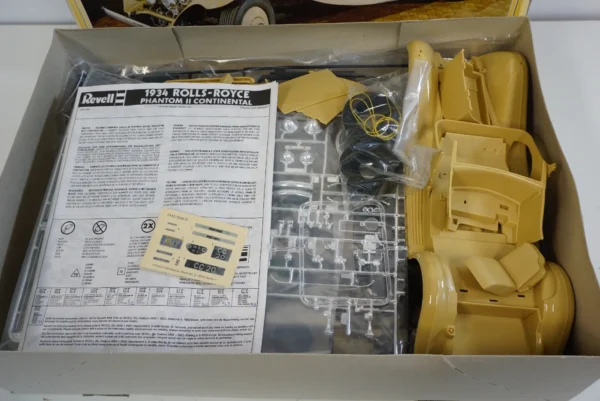 Revell 1934 Rolls Royce Phantom II Continental 1:16 model kit