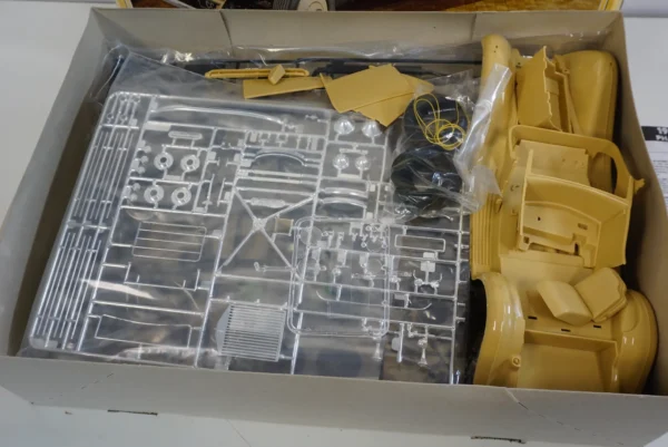 Revell 1934 Rolls Royce Phantom II Continental 1:16 model kit