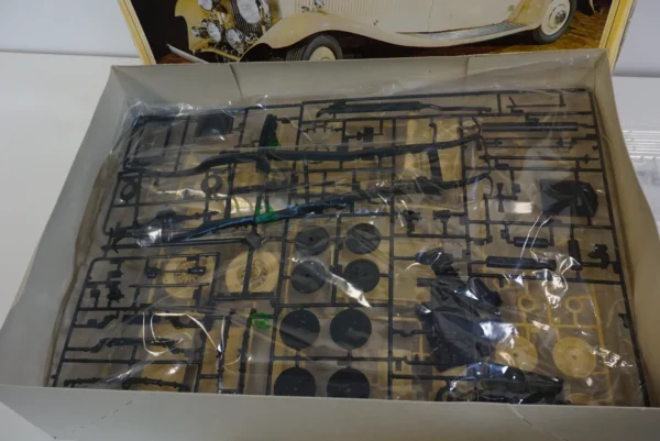 Revell 1934 Rolls Royce Phantom II Continental 1:16 model kit